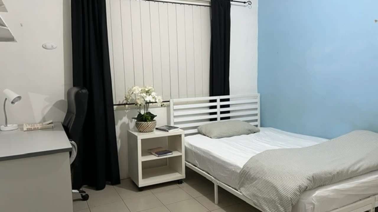Furnished room in a share house
