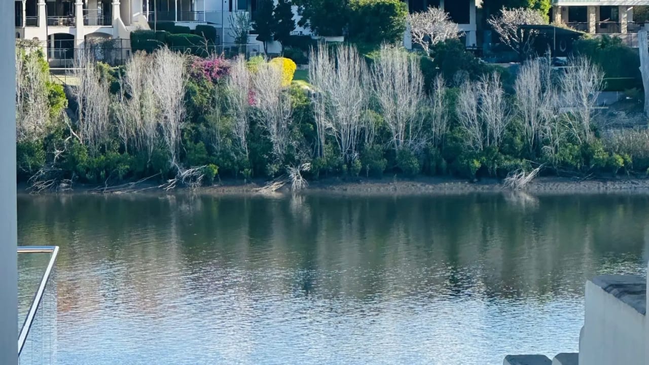 Unfurnished room studio flat for rent