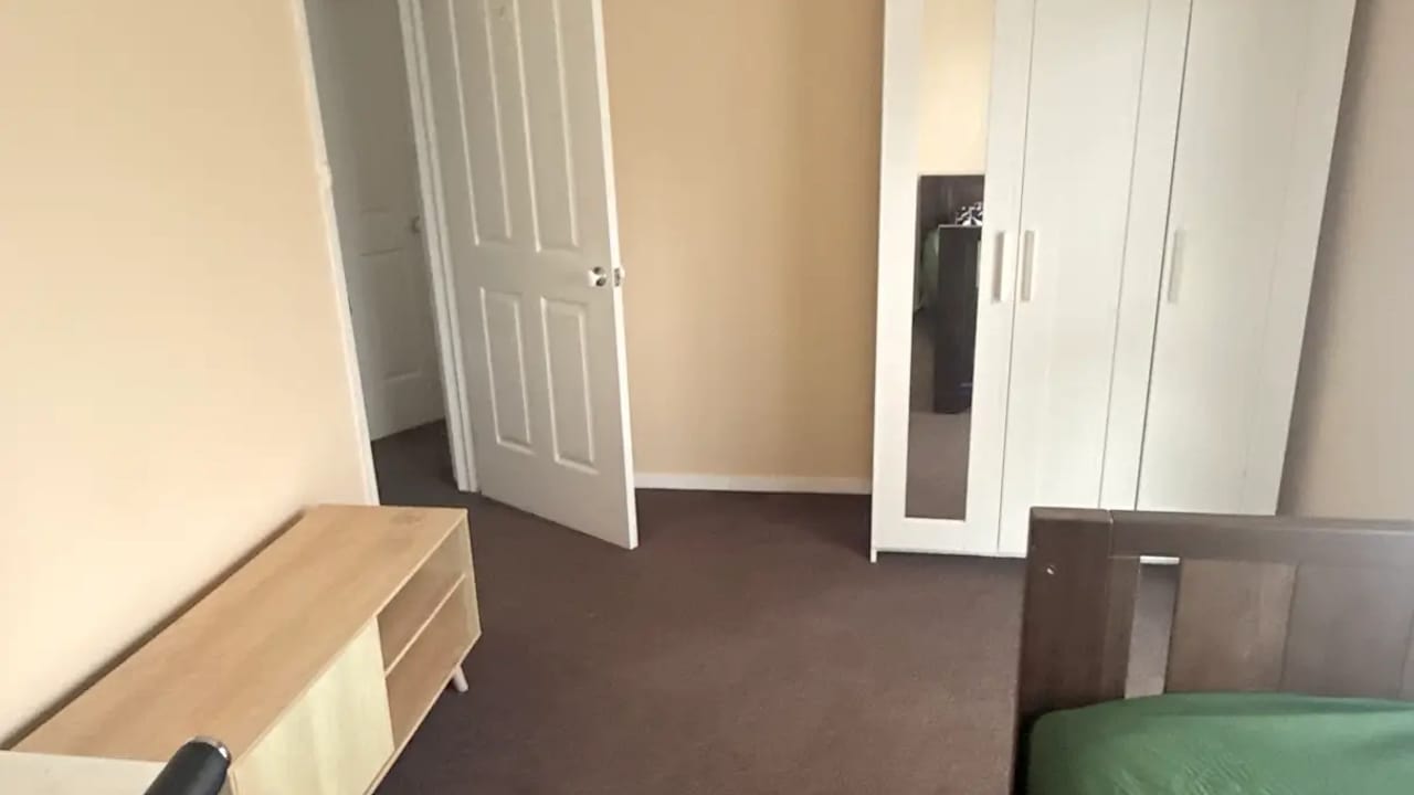 Furnished room in a share house