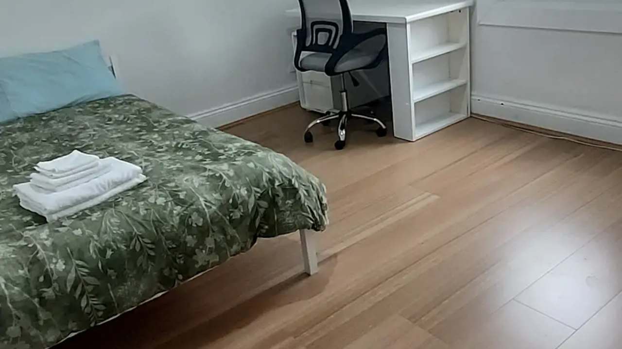 Whole property with 1 room for rent
