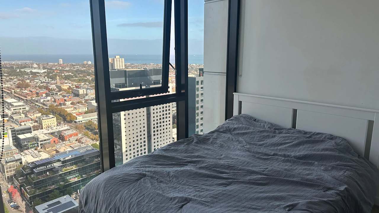 Furnished room with ensuite in a flatshare