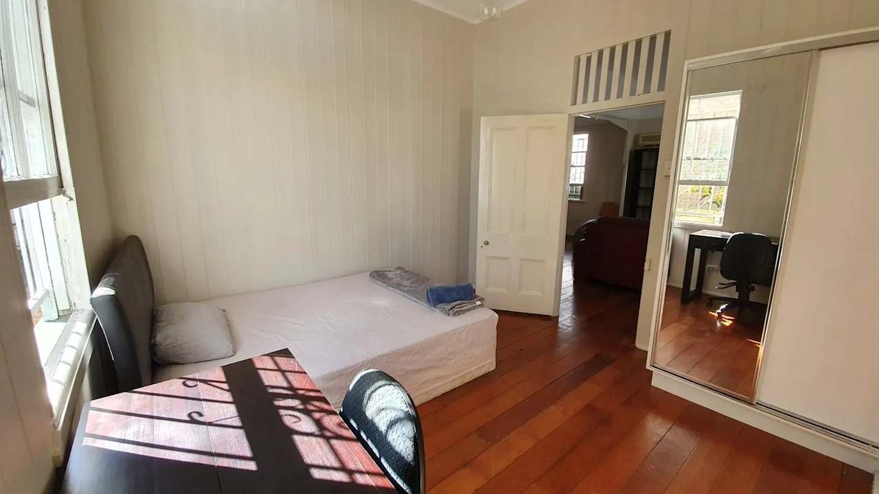 Furnished room in a share house