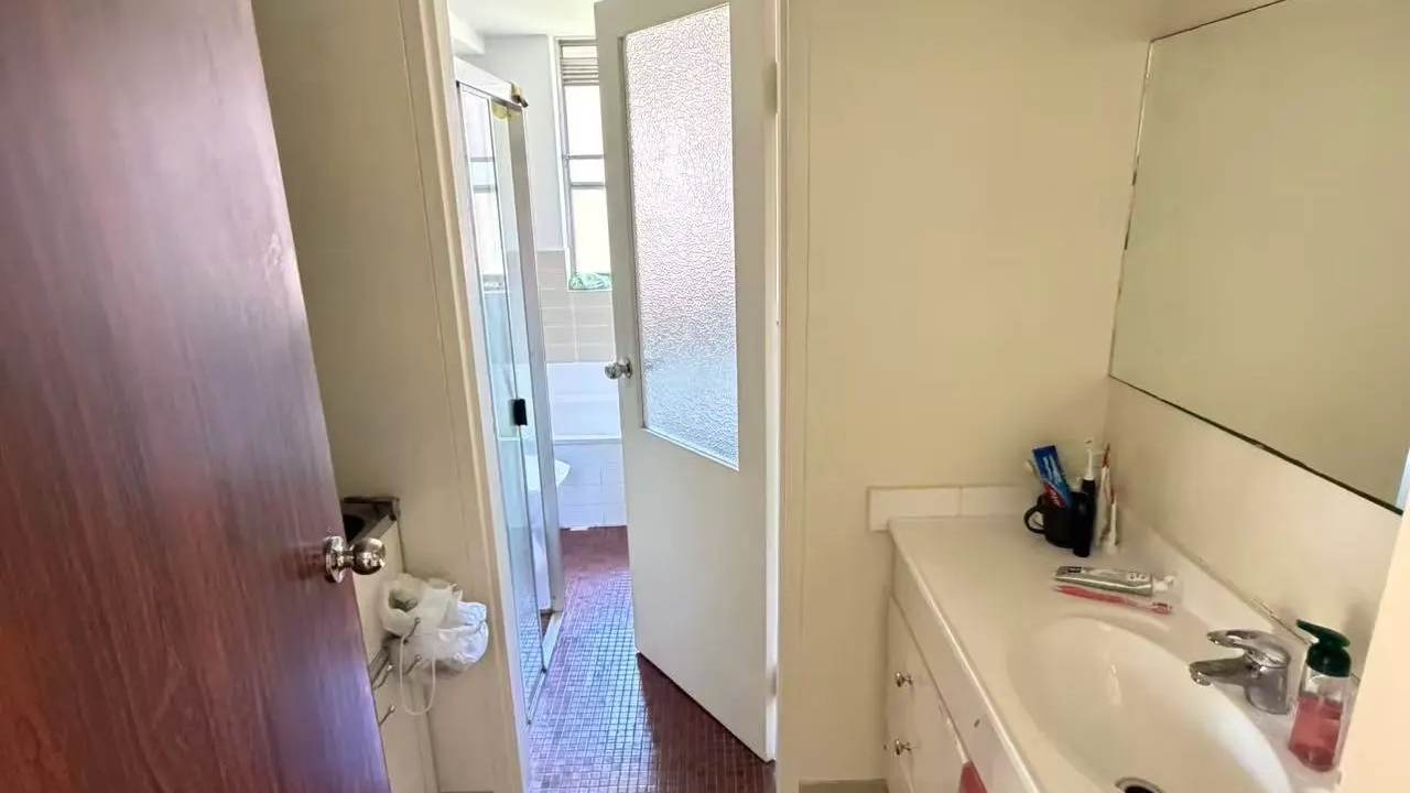 Furnished room in a flatshare