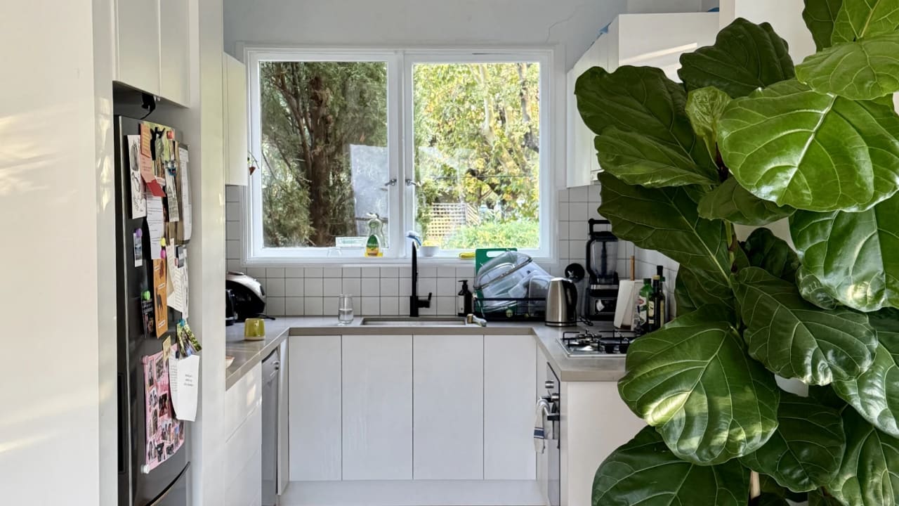 Unfurnished room in a flatshare
