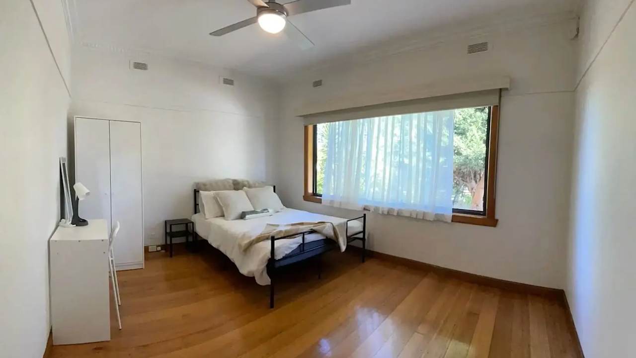 Furnished room in a share house