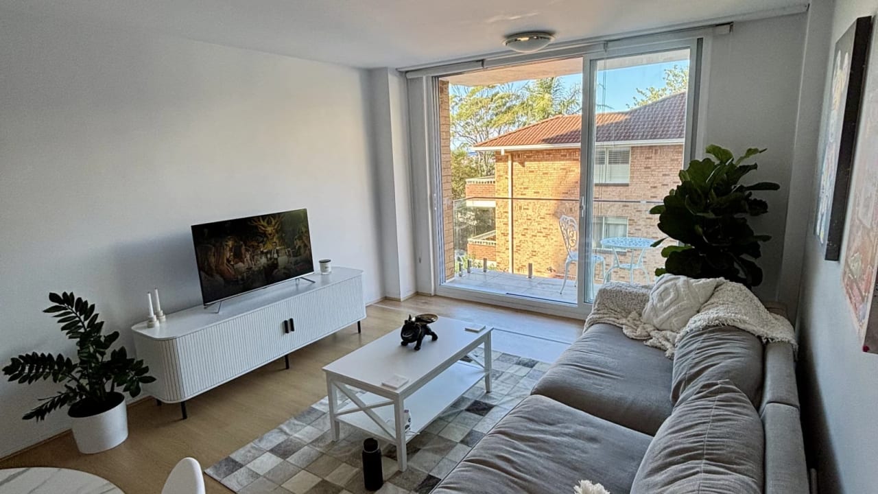 Unfurnished room in a flatshare