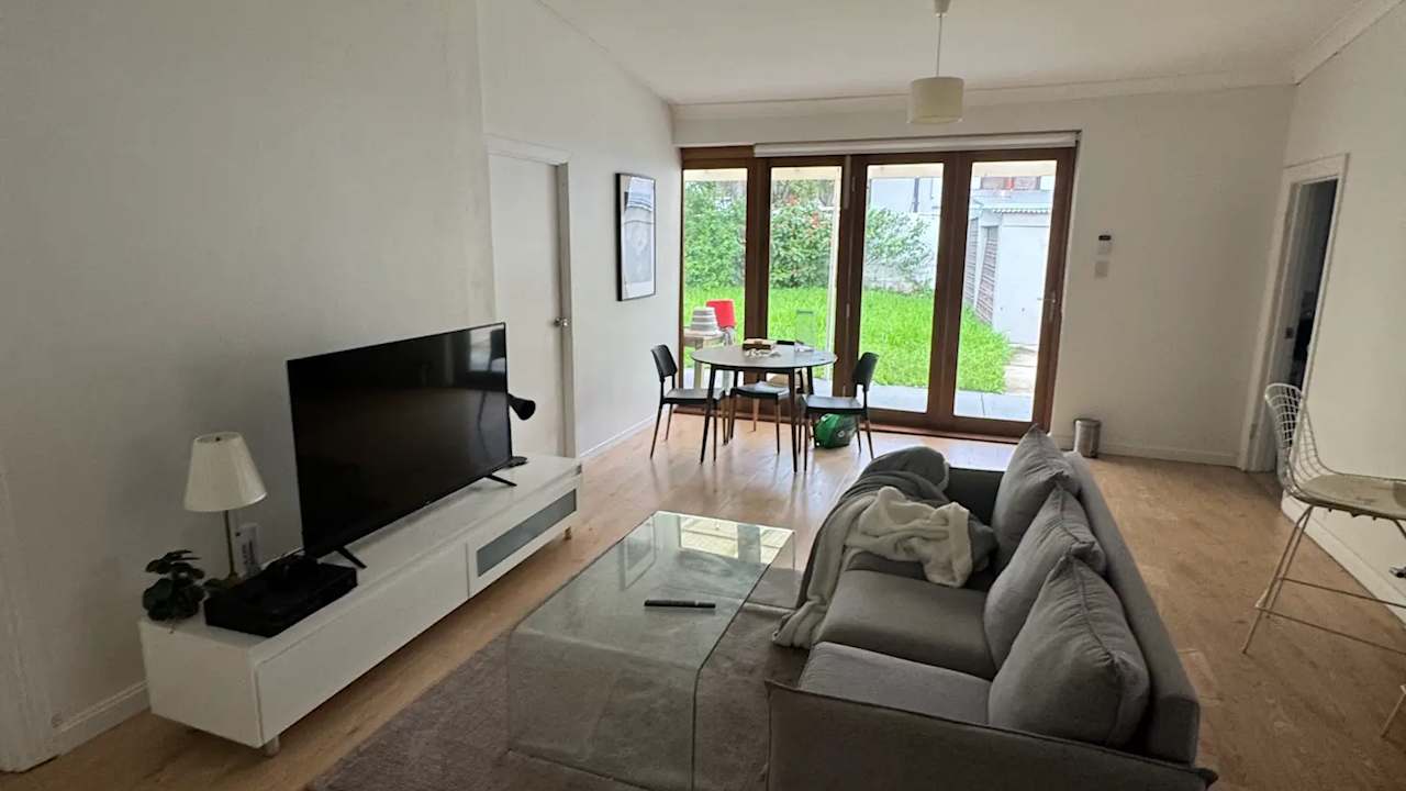 Furnished room in a flatshare