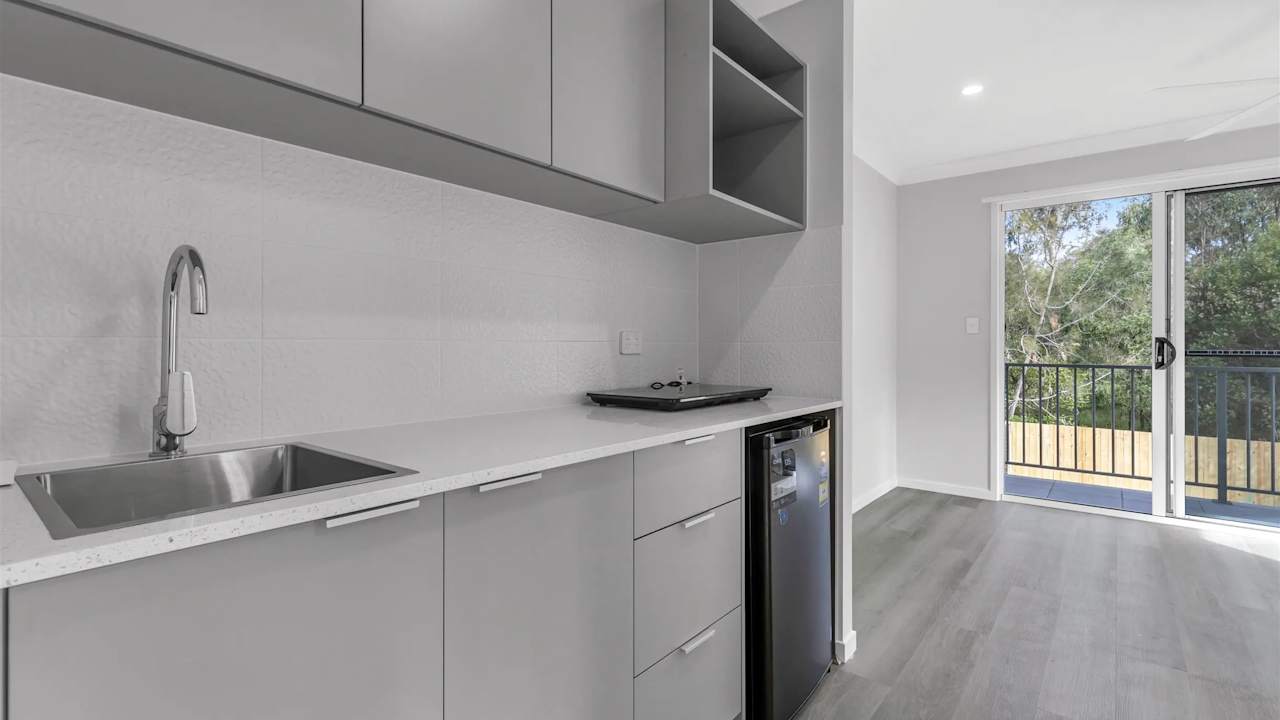 Unfurnished room studio flat for rent