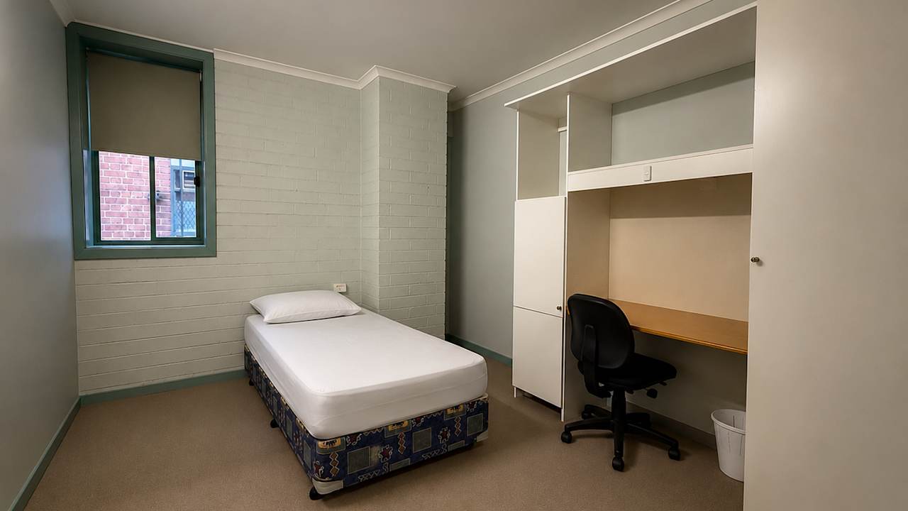 Furnished room in a flatshare