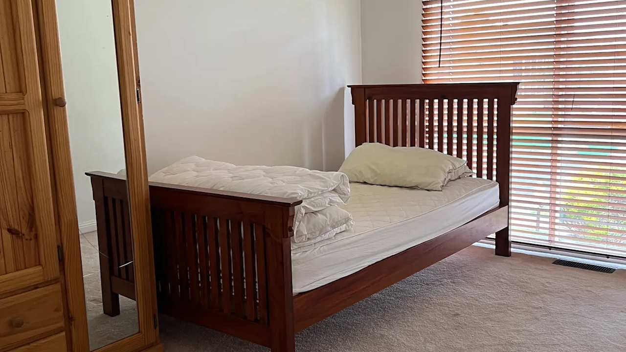 Room in a share house