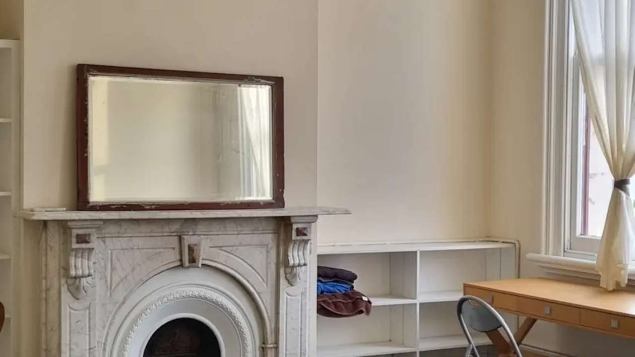 Furnished room in a share house