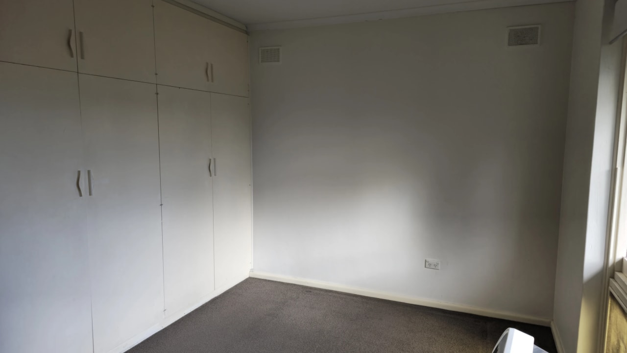 Unfurnished room in a flatshare