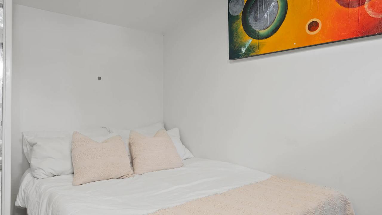 Furnished room in a share house