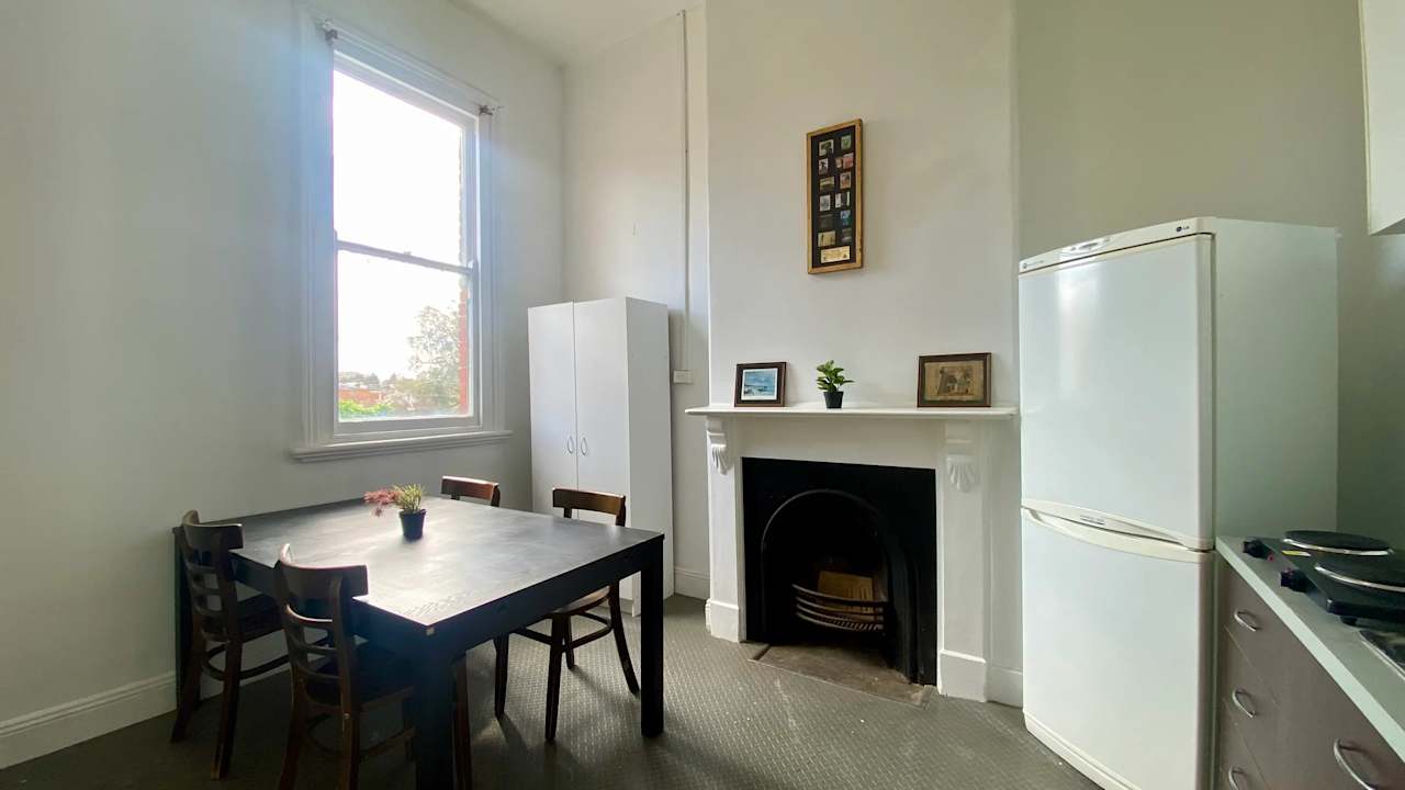 Furnished room in a flatshare