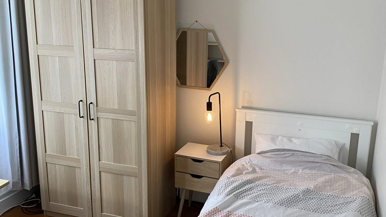 Furnished room in a flatshare