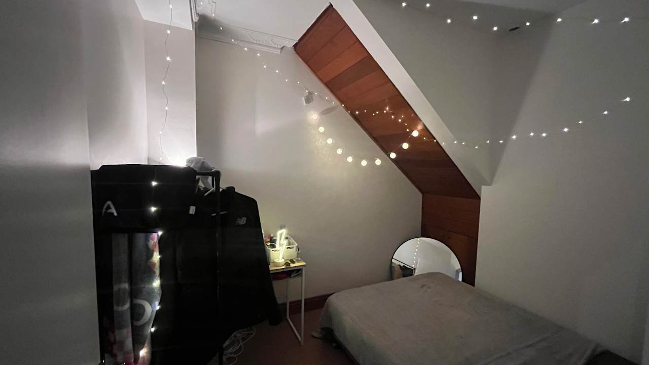 Furnished room in a share house