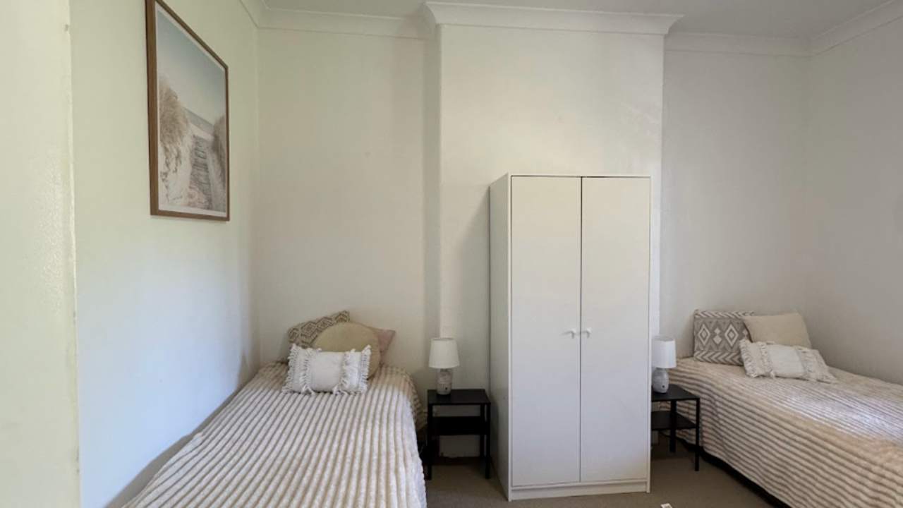 Furnished room in a flatshare