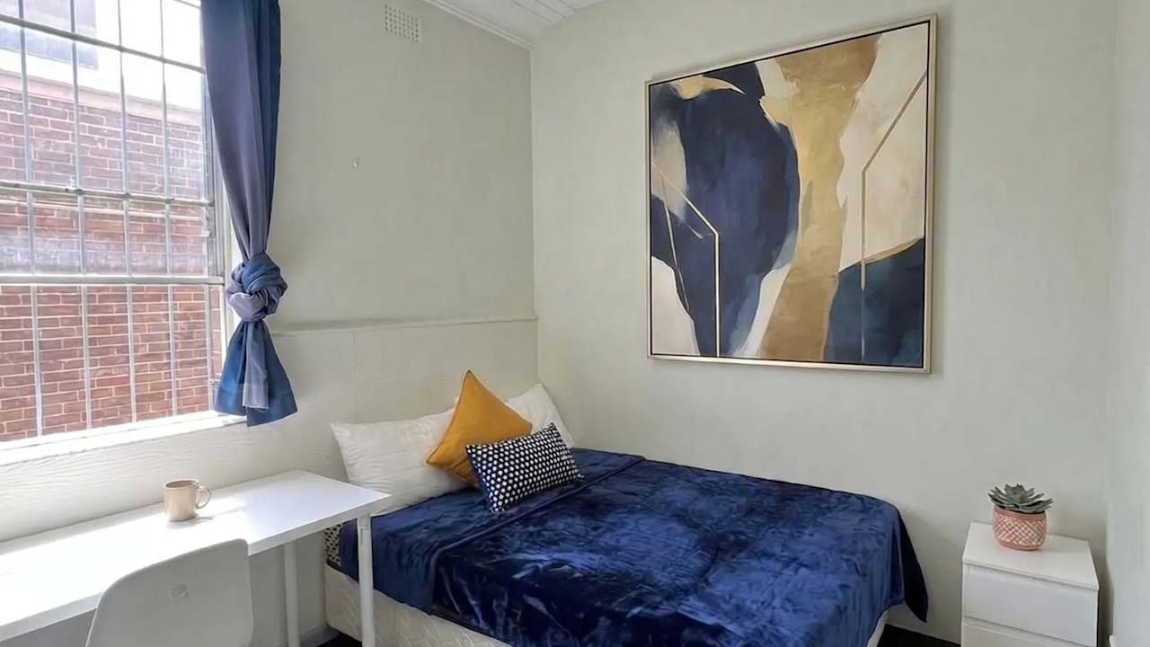 Furnished room in a flatshare