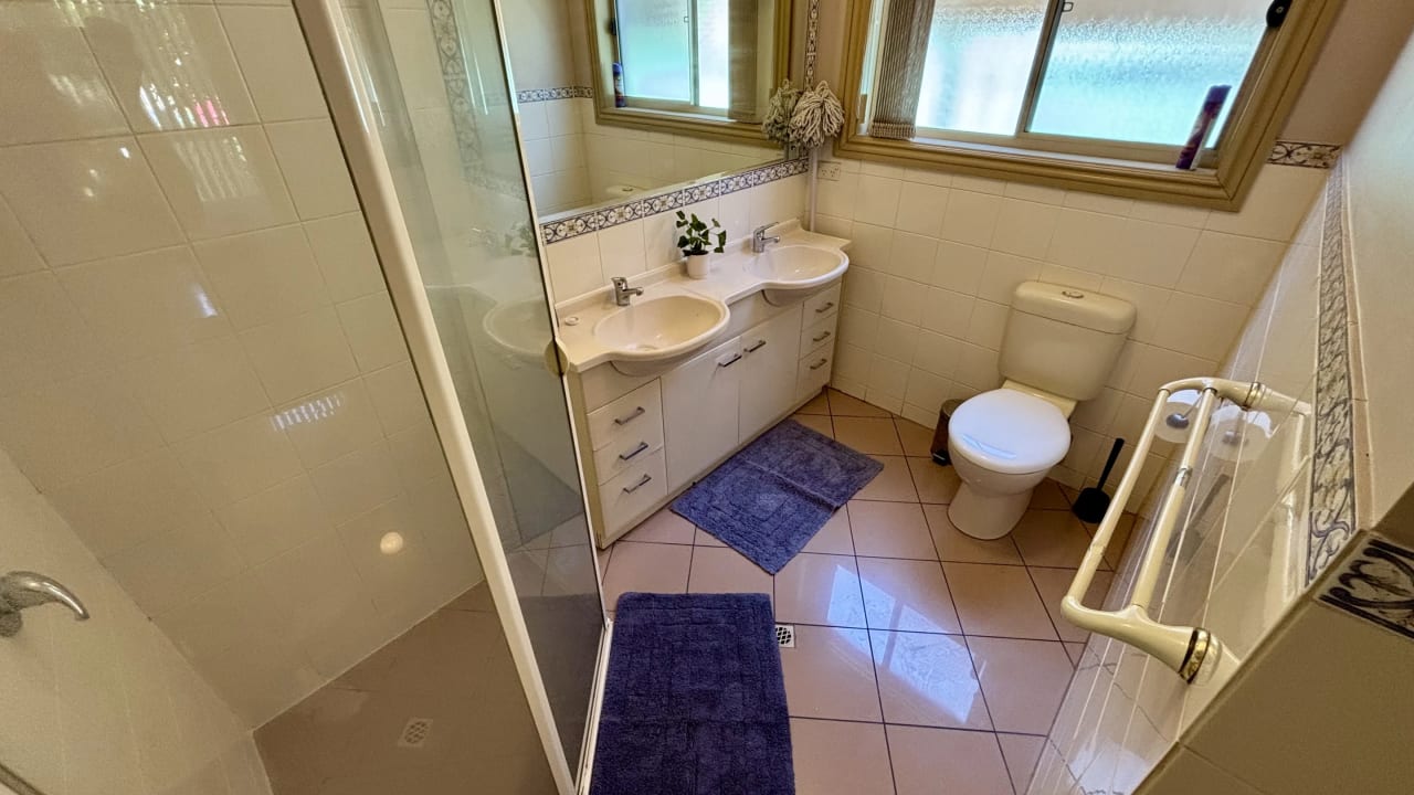 Room with ensuite in a share house