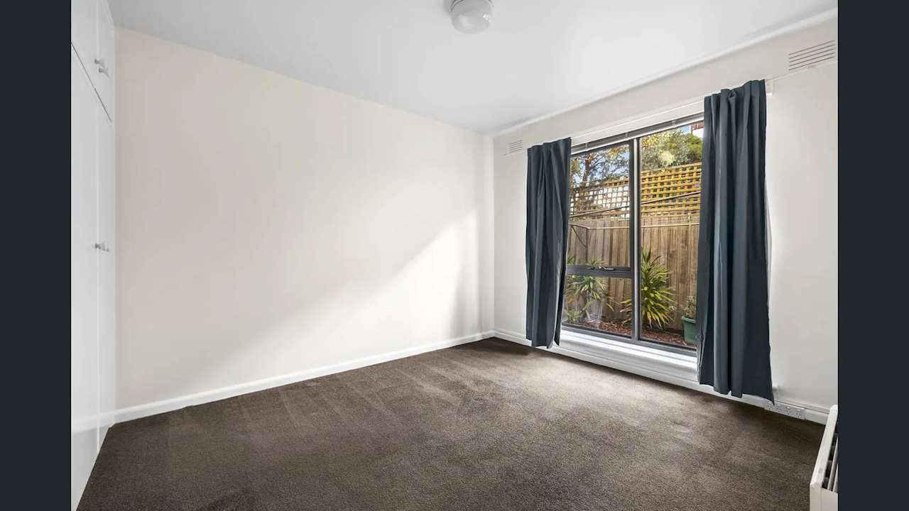 Unfurnished room in a flatshare