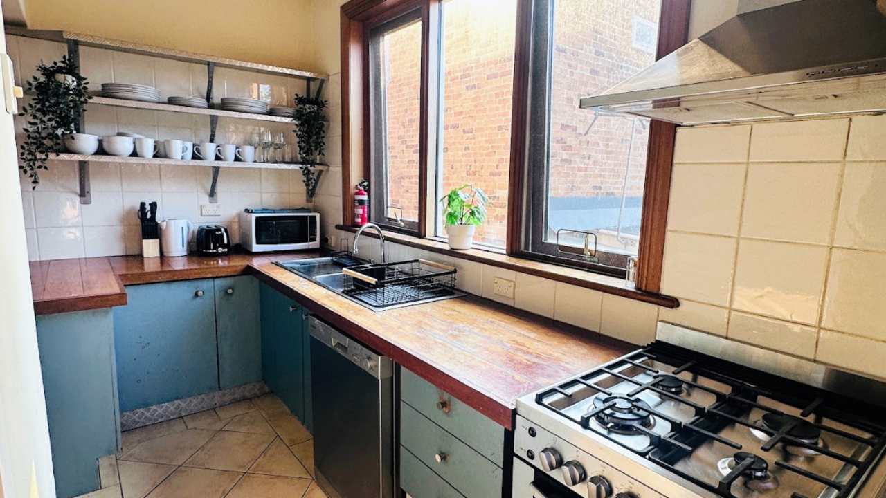 Whole property with 5 rooms for rent