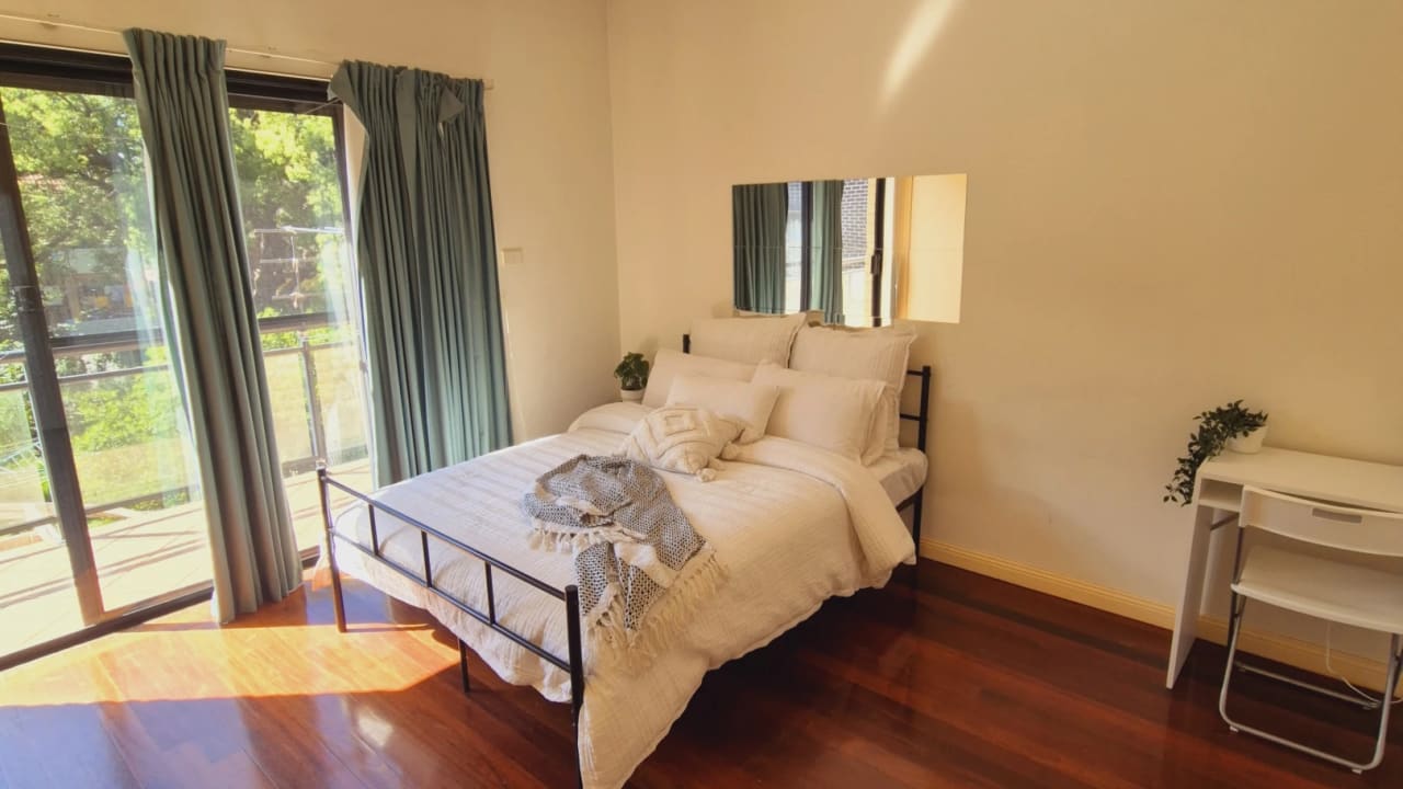 Furnished room in a share house