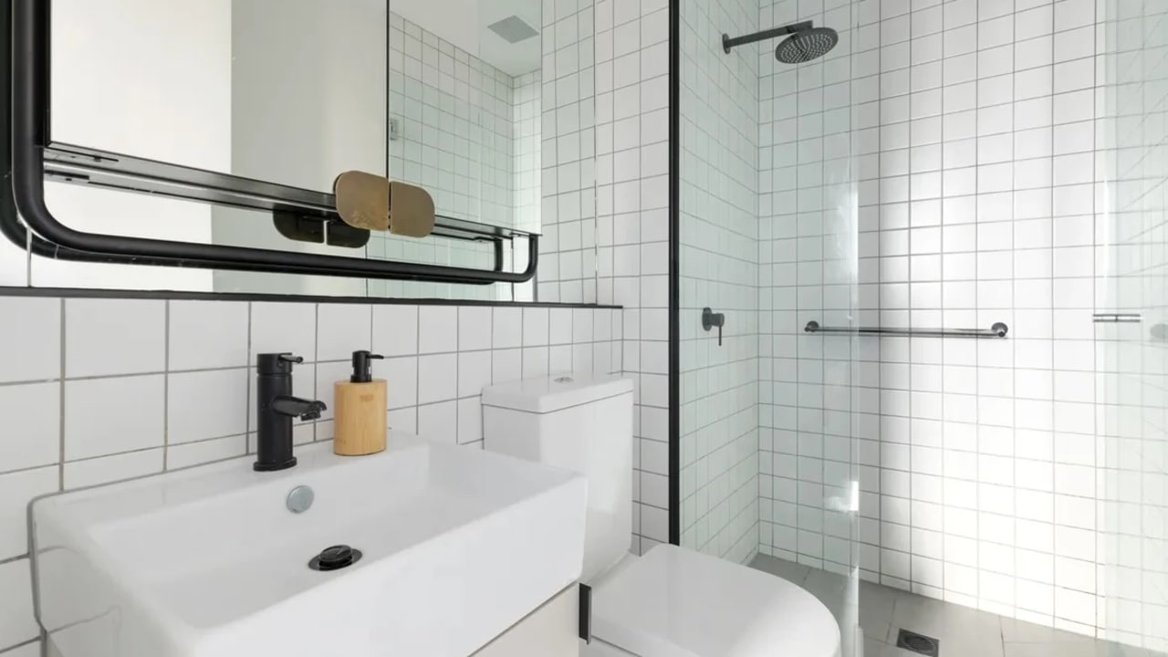 Furnished room with own bathroom