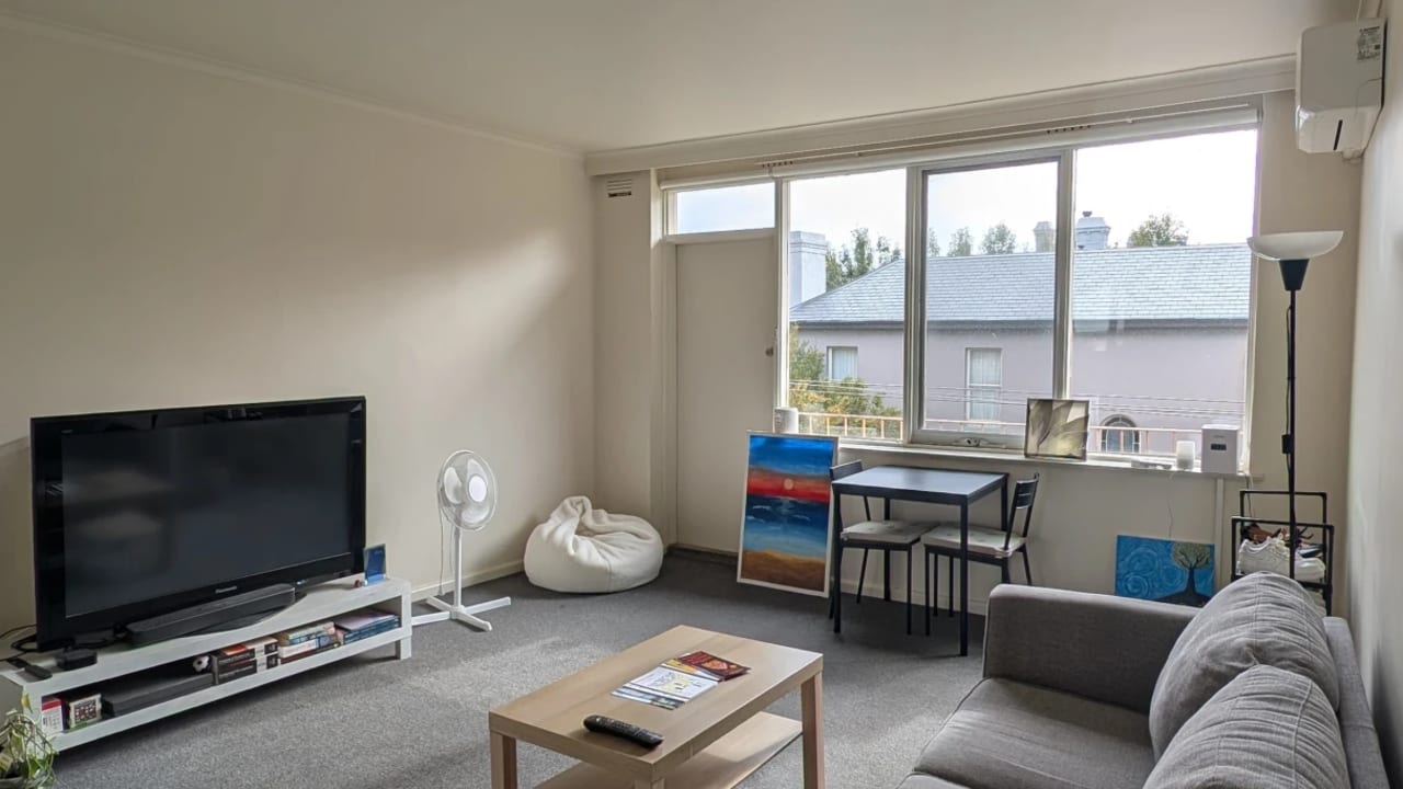 Unfurnished room in a flatshare