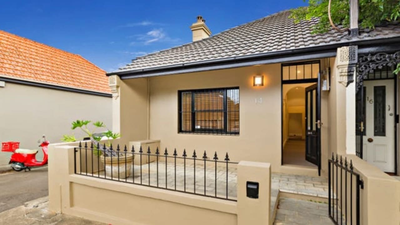 Furnished room in a share house