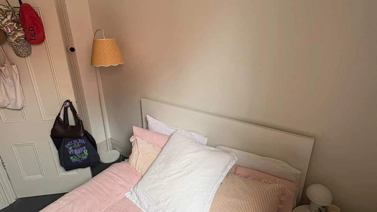 Furnished room in a share house