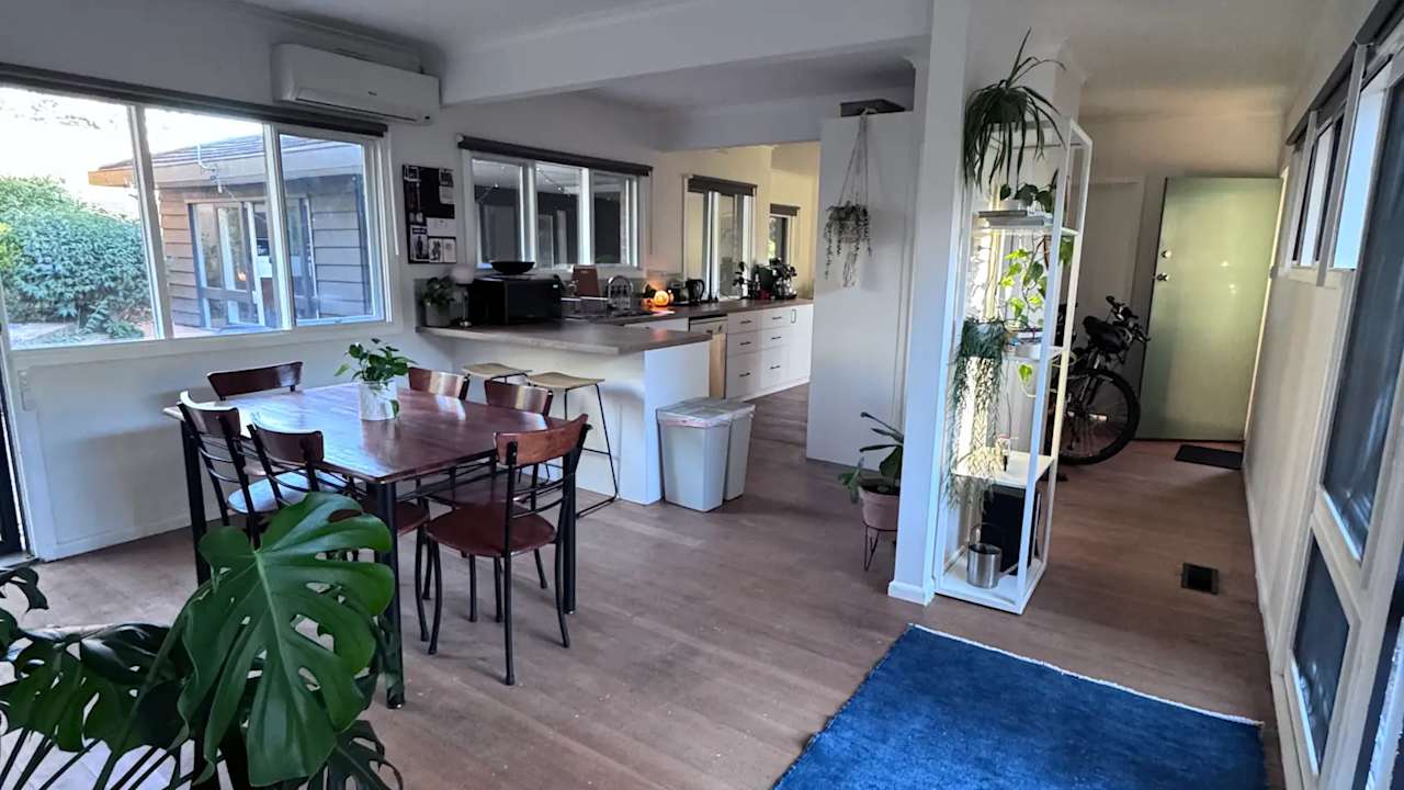 Room in a share house