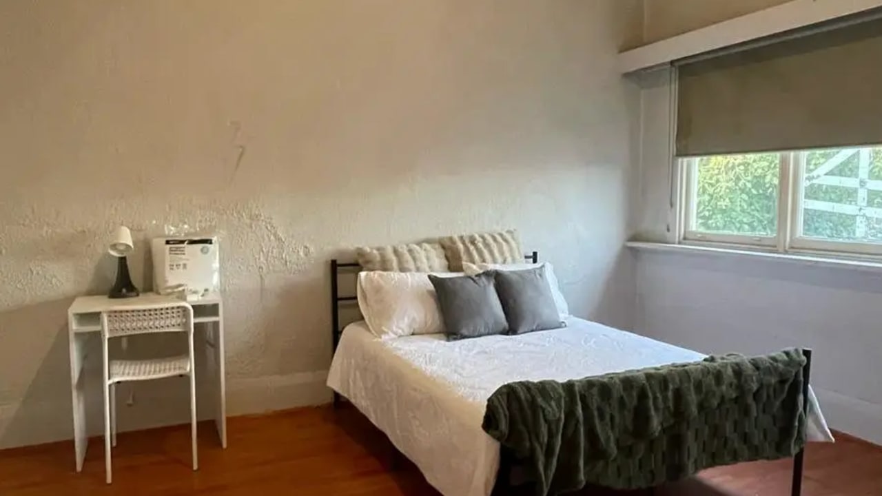 Furnished room in a share house