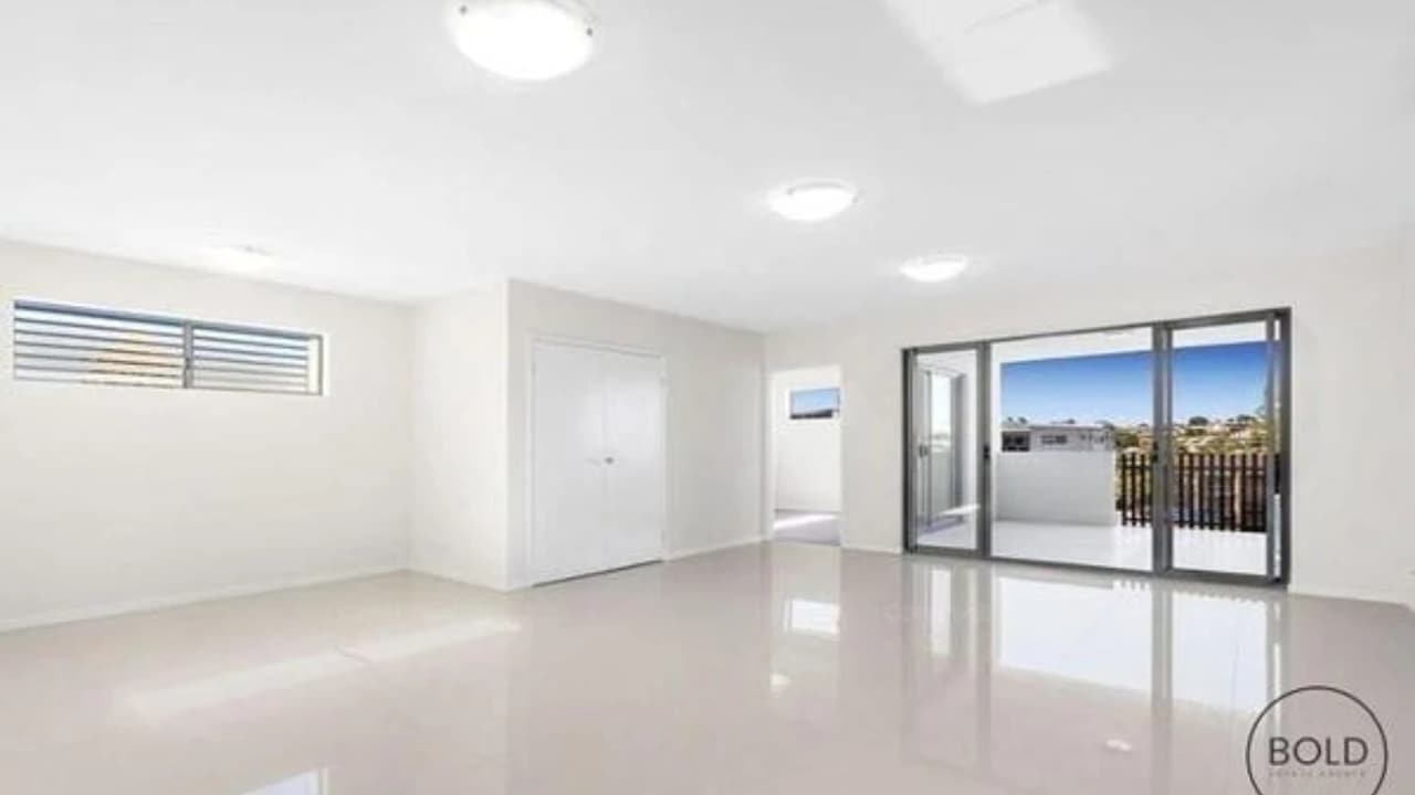 Unfurnished room with own bathroom