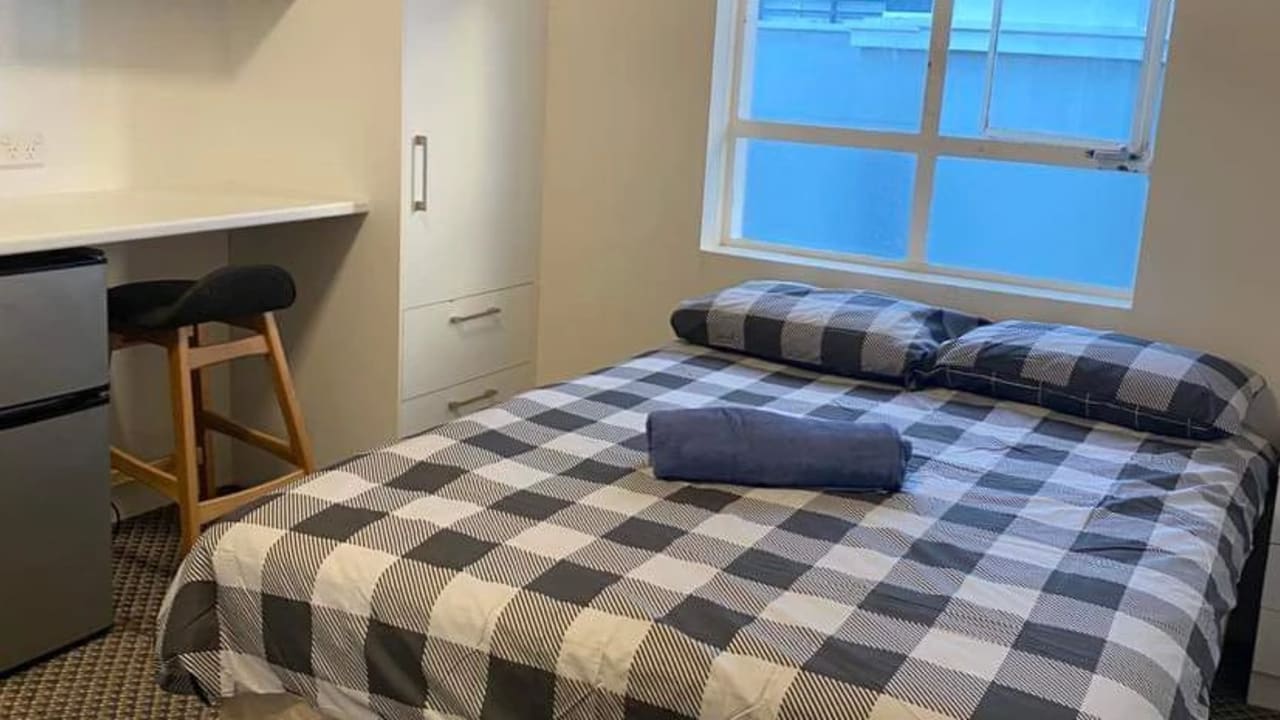 Whole property with 1 room for rent