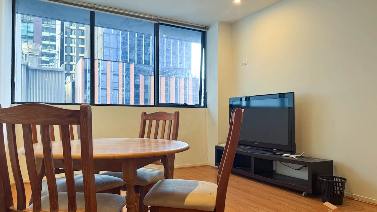 Furnished room with ensuite in a flatshare