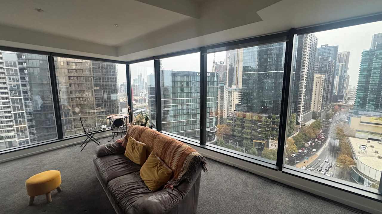 Furnished room with ensuite in a flatshare