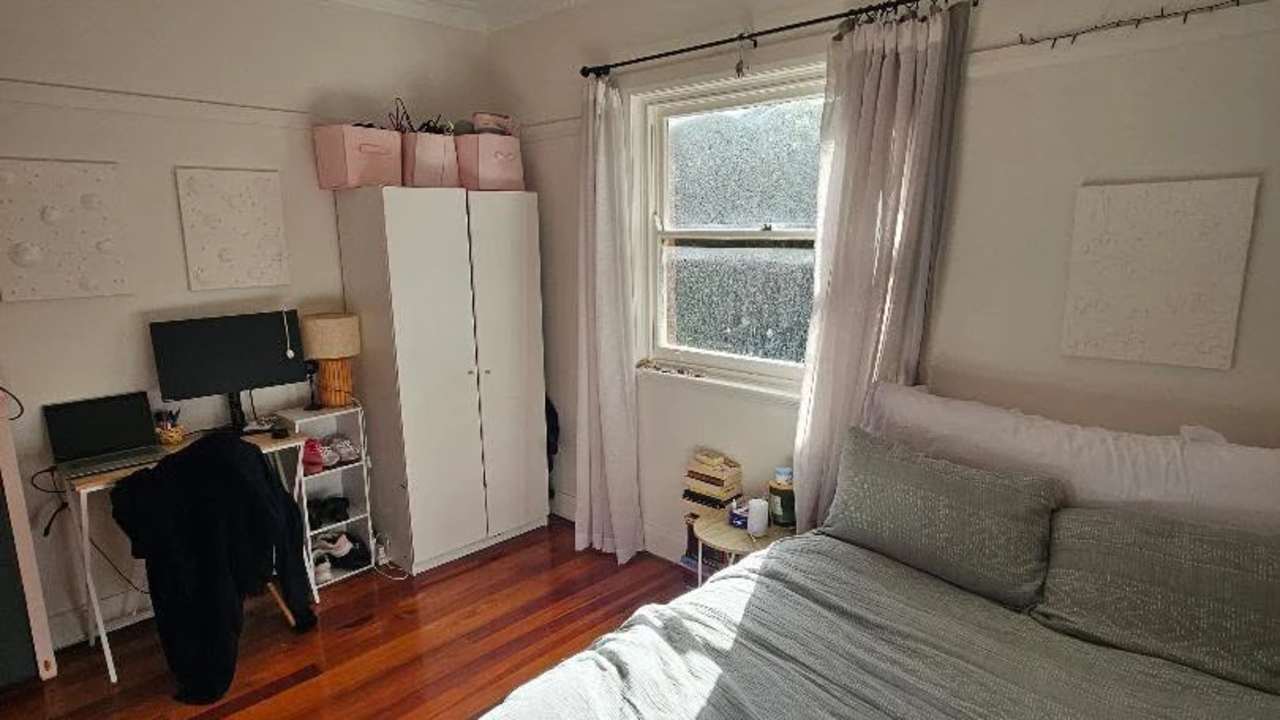 Unfurnished room in a flatshare