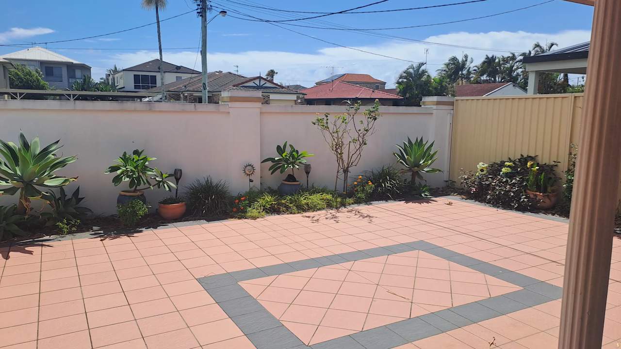 Unfurnished room in a flatshare