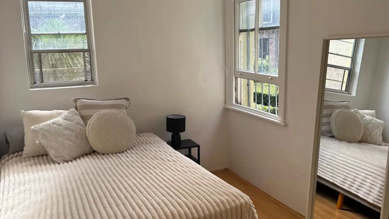 Furnished room in a share house