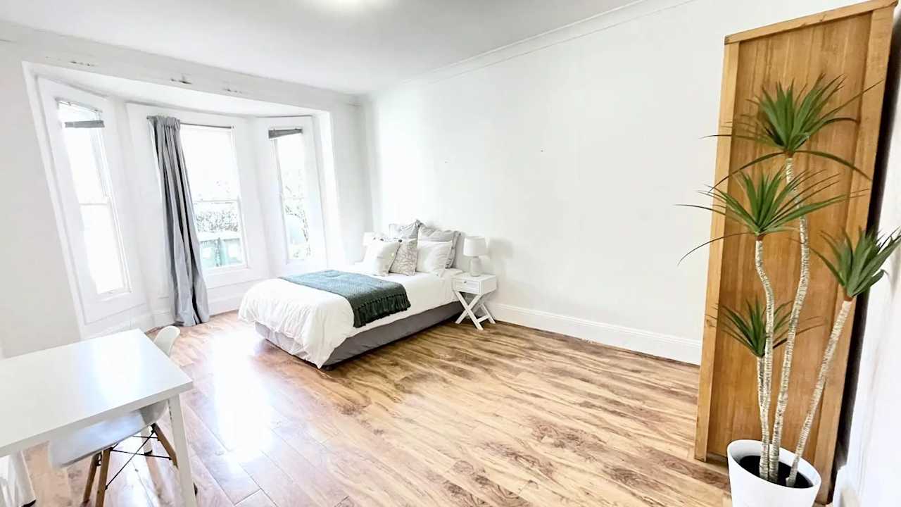 Room in a share house