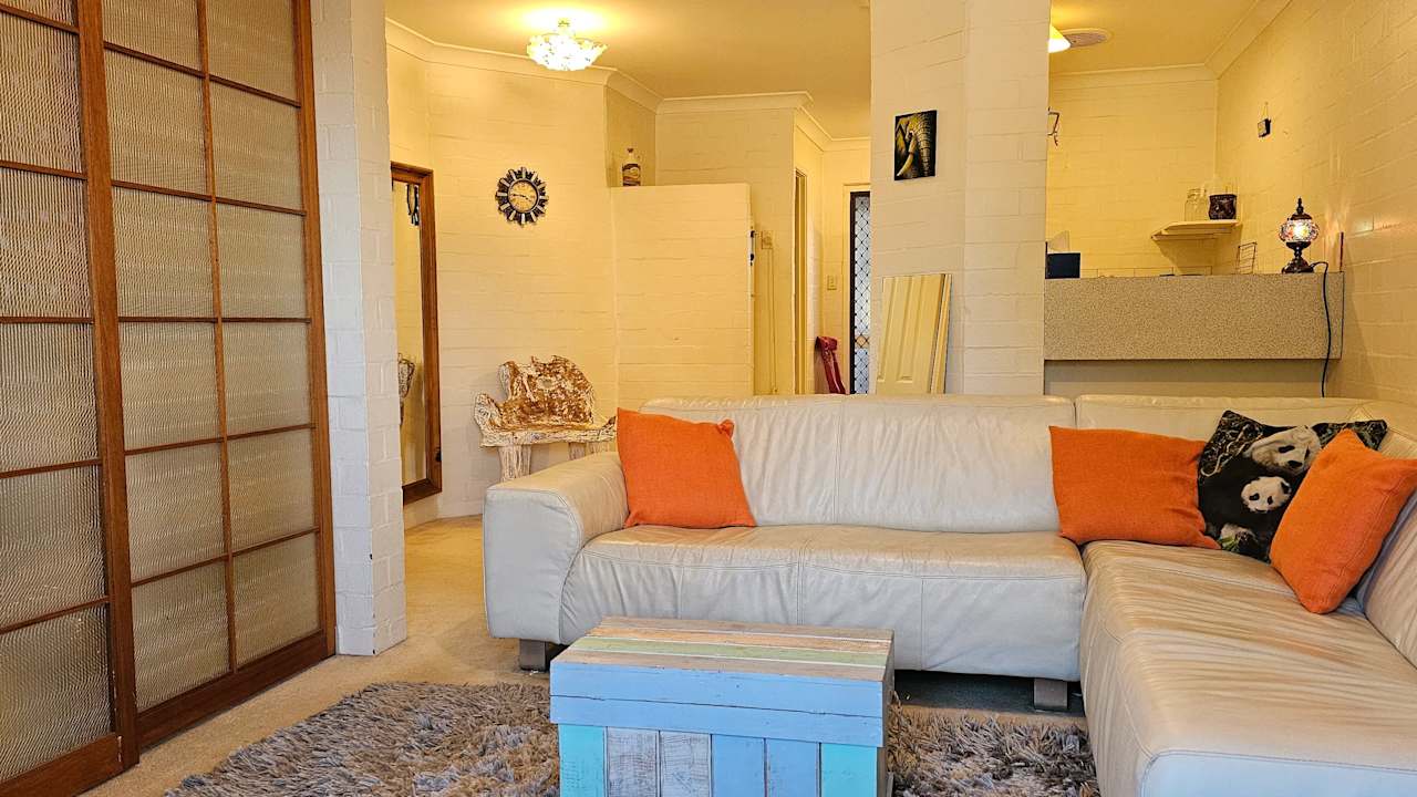 Whole property with 2 rooms for rent