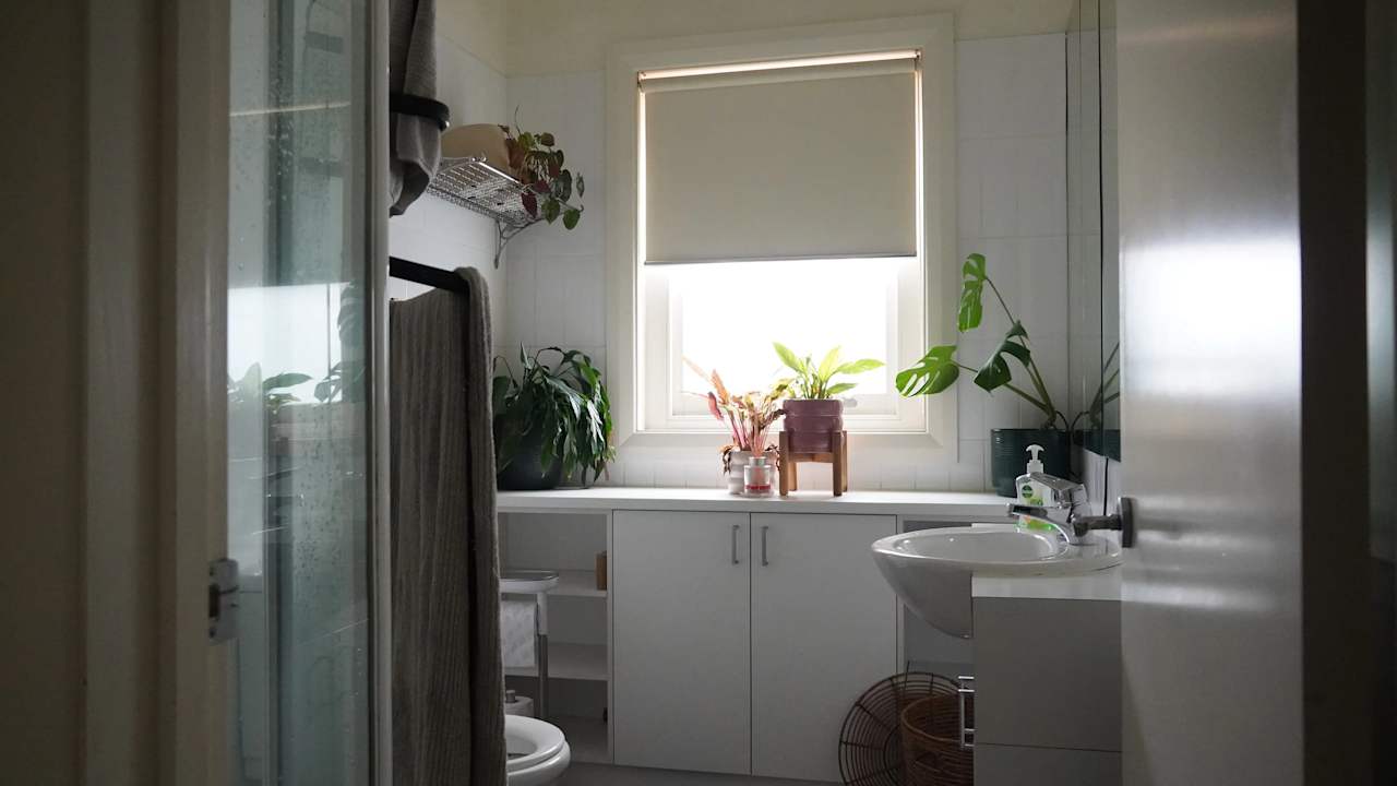 Unfurnished room in a flatshare