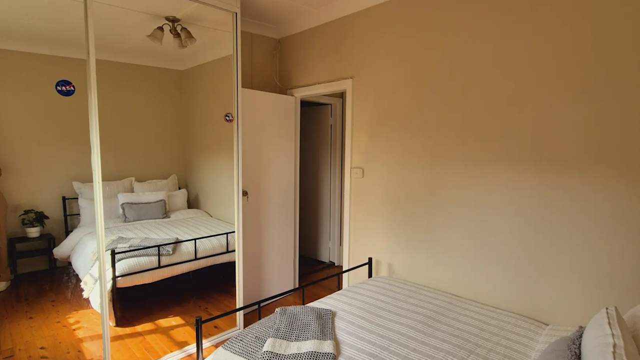 Furnished room in a share house