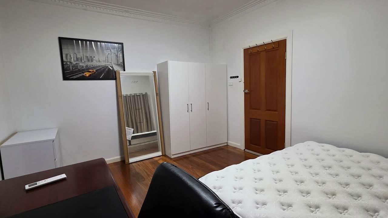 Furnished room in a share house