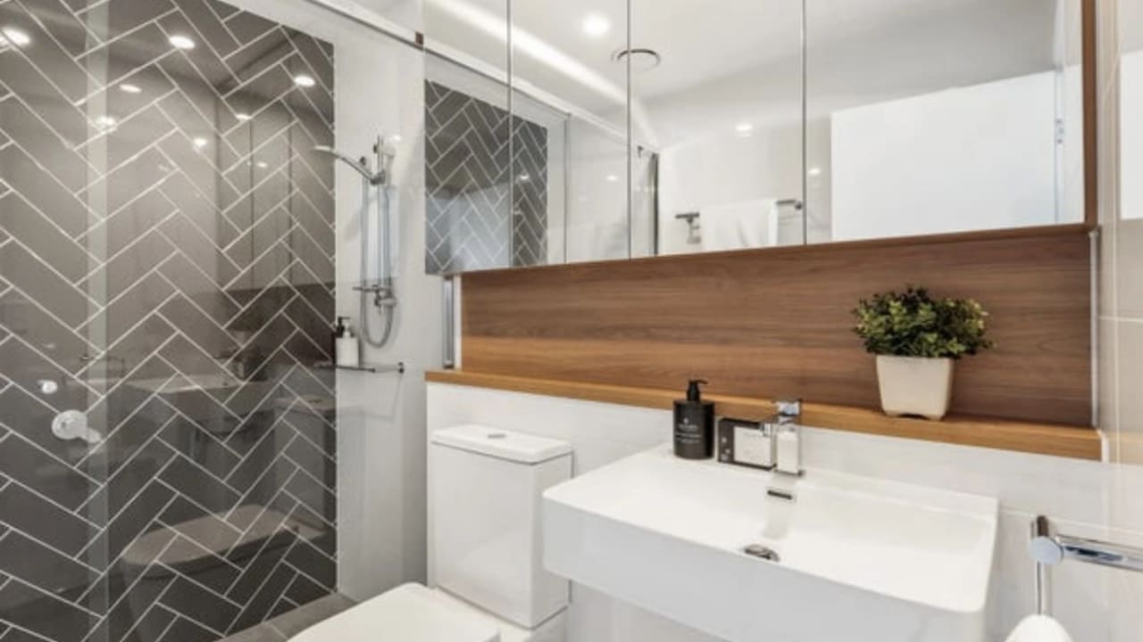 Unfurnished room in a flatshare