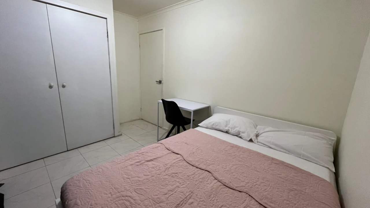 Room in a share house