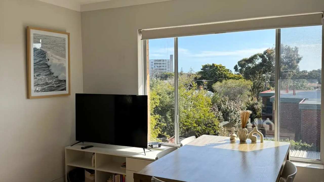 Furnished room in a flatshare