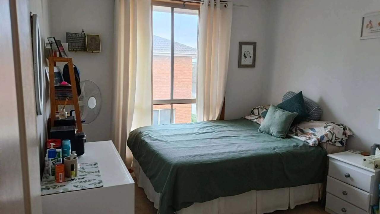 Room in a share house