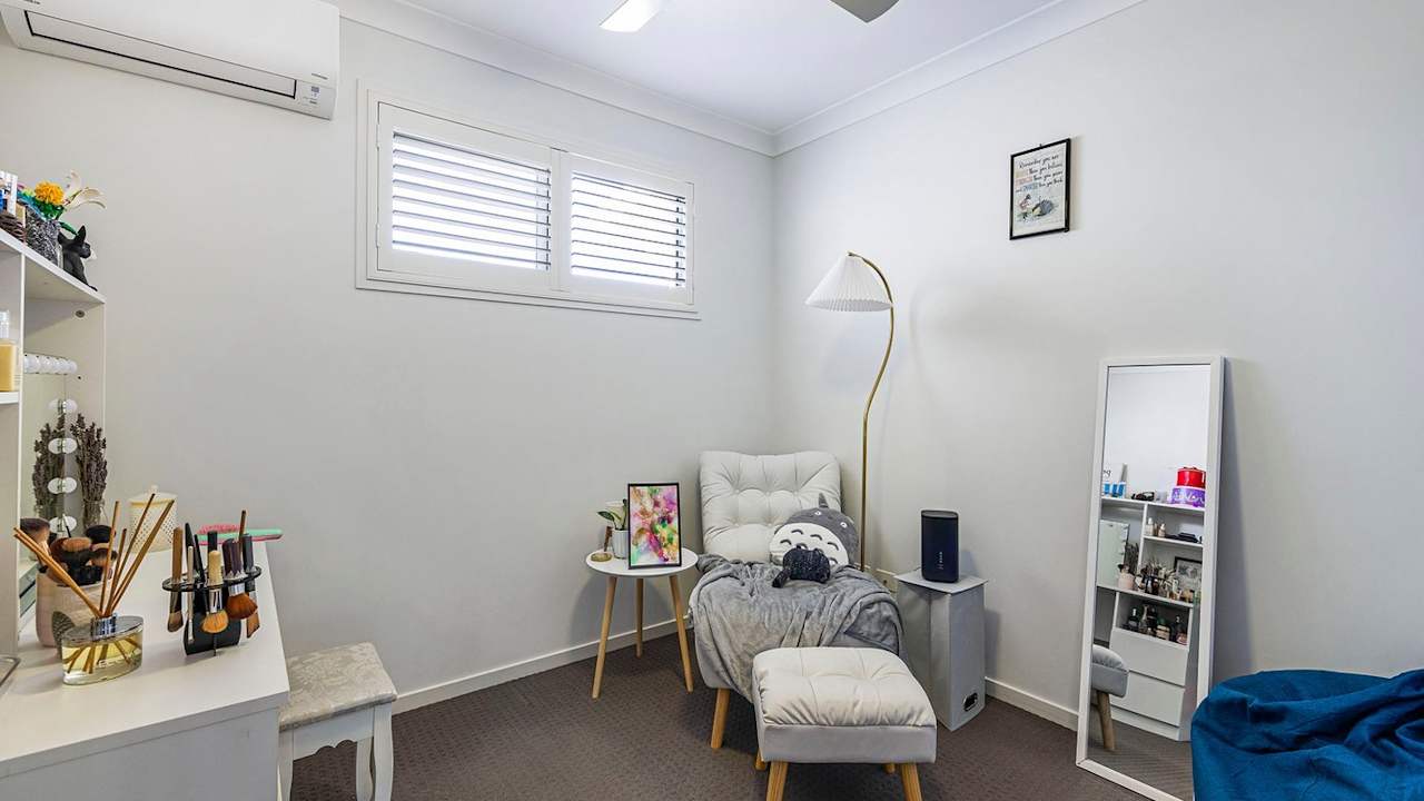 Room in a share house