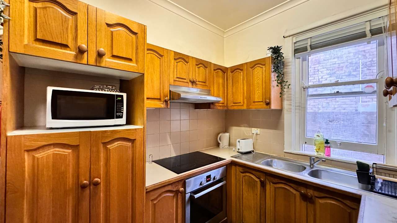 Furnished room in a flatshare